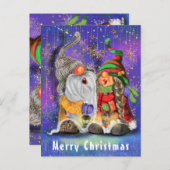 Paar Hugged Gnomen die vrolijk kerstlied zingen Briefkaart (Voorkant / Achterkant)