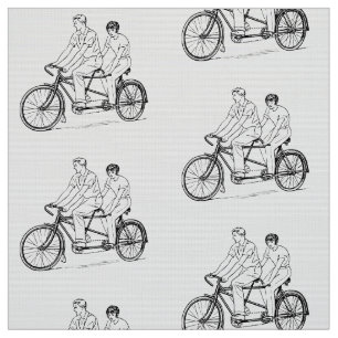 PAAR IN VINTAGE FIETS ACHTER ELKAAR STOF