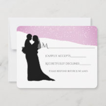 Paar op een sneeuwgebergte tijdens het winterhuwel