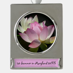Paar van Lotus Flowers II Verzilverd Banner Ornament