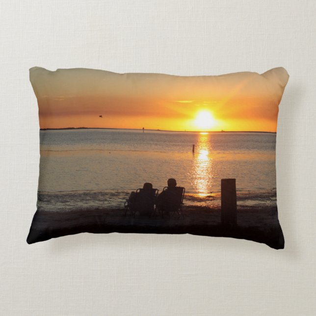 Paar zit op strand op het Sierkussen Accent Kussen (Achterkant)