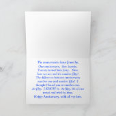 "PAAR ZIT TEVREDEN OP HET STRAND" JUBILEUM KAART (Binnen)