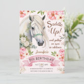 Paard 5e verjaardag meisje roze bloemen zadel omho kaart (Staand voorkant)