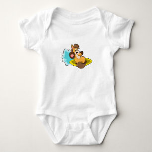 Paard als surfer met surfplank romper