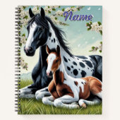Paard en veulen rusten te midden van bloeiende bom notitieboek (Voorkant)