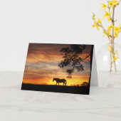 Paard in kaart van de zonsondergang de (Gele Bloem)