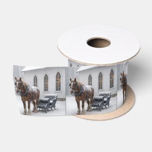 Paard Ingespannen voor een Slede Bij een Kapel Lint