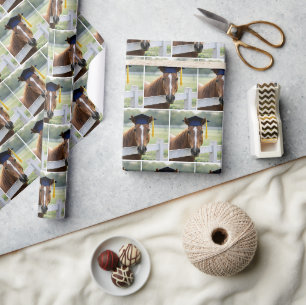 Paard met een afstudeerhoed cadeaupapier