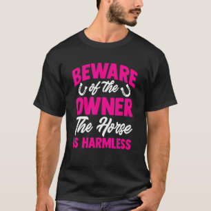 Paard Pas Op Voor De Eigenaar Het Paard Is Onschad T-shirt