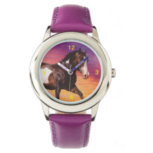 Paard verven met kleurrijke zonneoppas horloge
