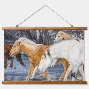 Paarden die de stroom oversteken hangend wandkleed