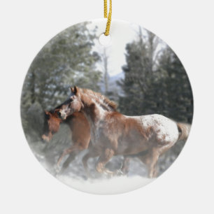 Paarden die in de sneeuw lopen keramisch ornament