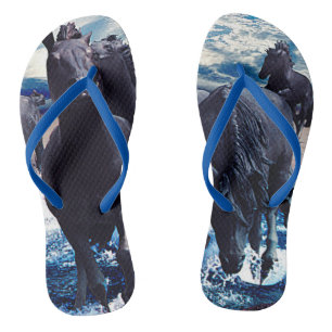 Paarden die in het water rennen teenslippers