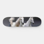 Paarden die lopen met kussens skateboard (Horizontaal)