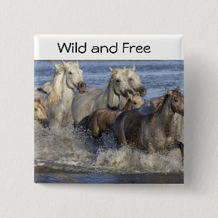 Paarden galopperen in het water vierkante button 5,1 cm