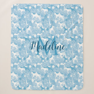 Paarden in de Field_Soft Blue Monogramket Sherpa Deken
