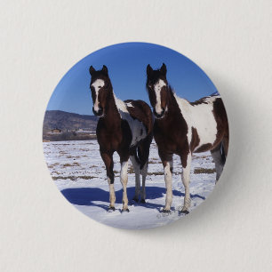 Paarden in de sneeuw ronde button 5,7 cm