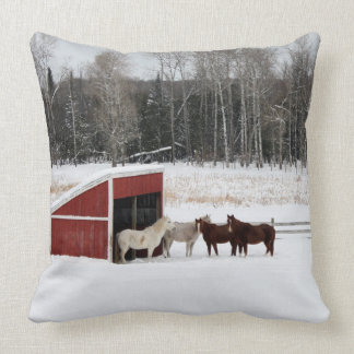 Paarden in sneeuwpiloot kussen