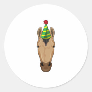Paarden met pet van een partij ronde sticker