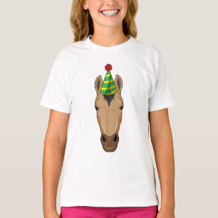 Paarden met pet van een partij t-shirt