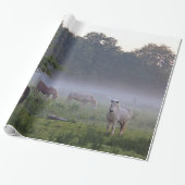 Paarden op het nevelplatteland waar papier wordt v (Uitgerold)