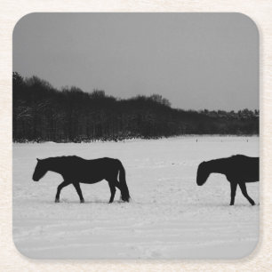Paarden op sneeuwklooster vierkante kartonnen onderzetter