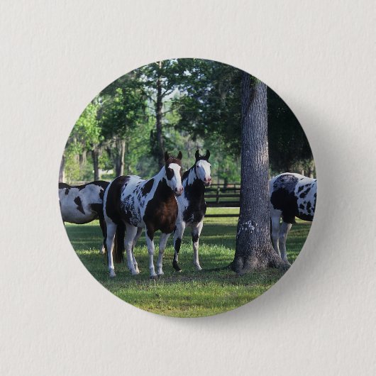 Paarden verven in de bomen ronde button 5,7 cm (Voorkant)
