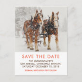 Paardenschaal met hoge kerstscène sparen de datum briefkaart (Voorkant)