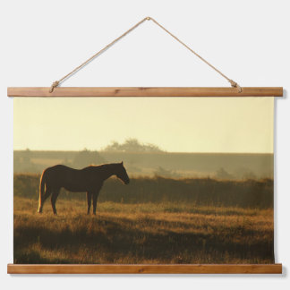 Paardensilhouet in de ochtendzon. hangend wandkleed