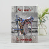 Paardenzadels op korraalhek Western Feestdagenkaart (Staand voorkant)