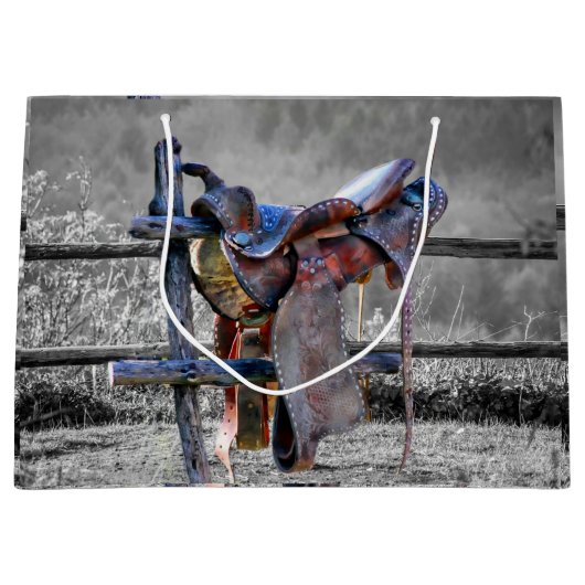 Paardenzadels op korraalhek Western Groot Cadeauzakje (Voorkant)
