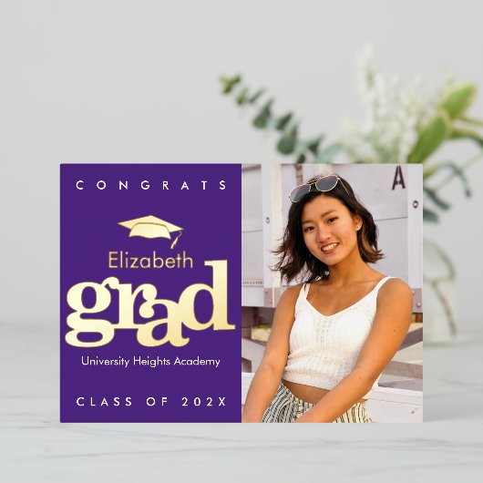 Paars afstuderen foto vetgedrukt modern pet echt g folie uitnodiging (Staand Voorkant)