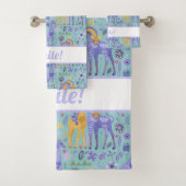 Paars Blauwgroen geel Giraffe Patroon Bad Handdoek (Insitu)