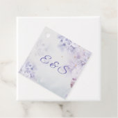 Paars boho-initialen met elegante bloemtuin bedankjes labels (In situ)