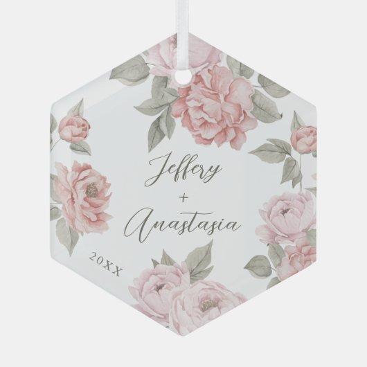 Paar's eerste kerstfeest Elegant Script Pink Peony Glas Ornament (Voorkant)