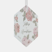 Paar's eerste kerstfeest Elegant Script Pink Peony Glas Ornament (Voorkant Rechts)