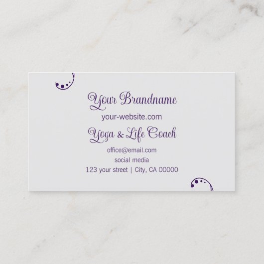 Paars en licht grijs ornamentaal vierkant visitekaartje (Achterkant)