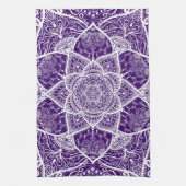 Paars en wit Mandala - Loergann in Boysenberry Theedoek (Verticaal)