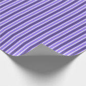 Paars en witte snoepjes strepen cadeaupapier (Hoek)