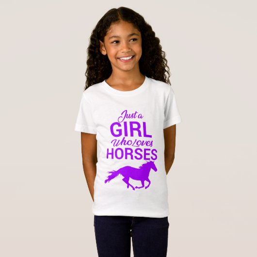 Paars gewoon een meisje dat van paarden houdt t-shirt (Voorkant volledig)