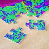 paars gezicht op groene puzzel (Zijkant)