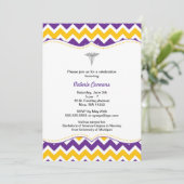 Paars Gold Chevron Nurse Afstuderen Invite RN BSN Kaart (Staand voorkant)