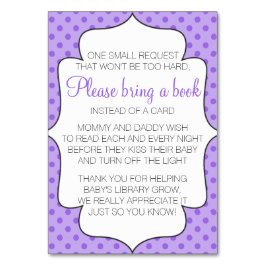 Paars halen een boek in plaats van een creditcard  kaart