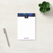 Paars Initiaal Letter Monogram over lichtblauw Post-it® Notes (Kantoor)