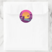 Paars strand met zonsonderend surf ronde sticker (Tas)