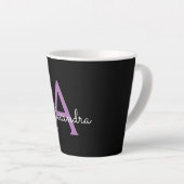 Paars zwart Script Girly Monogram Naam Latte Mok (Rechterhoek)