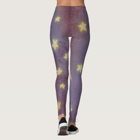 Paarse achtergrond met glimmende sterren Leggings (Achterkant)