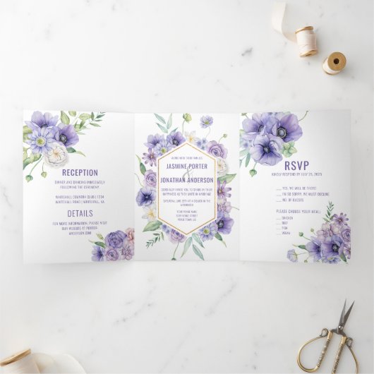 Paarse Anemones Rozen Daisies Hydrangeas Wedding Drieluik Uitnodiging (Binnen)