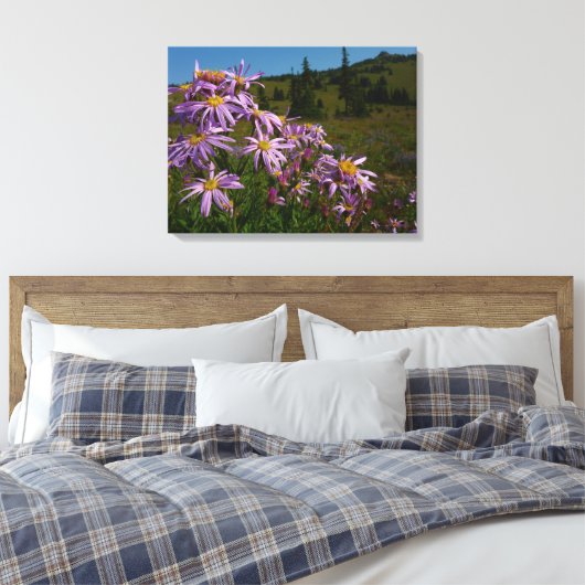 Paarse Aster Flowers op Mount Rainier Canvas Afdruk (Insitu (Slaapkamer))