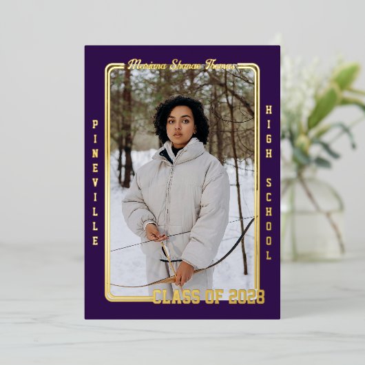 Paarse atleet Kaart Folie Afstuderen Aankondiging (Staand Voorkant)